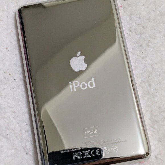 iPod Classic 7th Gen Red Edition ( 3 000 mAh , 1TB ) - Picture 7 of 9